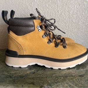 Like NEW Sorel Hi Line Hiker Boots